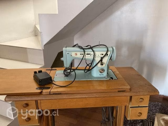 Máquina de coser antigua SINGER