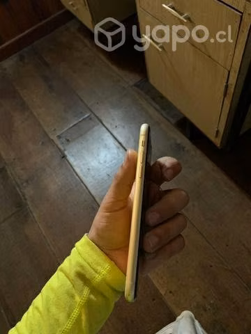 IPhone XR amarillo - Imagen 4