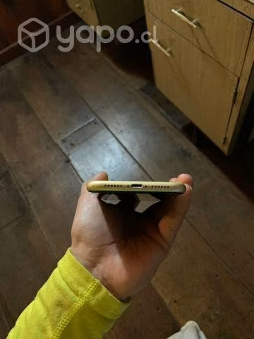 IPhone XR amarillo - Imagen 3