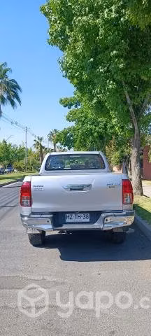 Vendo Hilux 4x2 bencinera única dueña