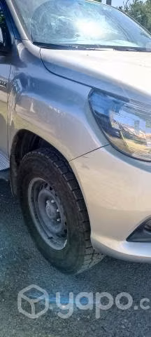 Vendo Hilux 4x2 bencinera única dueña