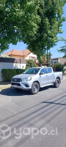 Vendo Hilux 4x2 bencinera única dueña