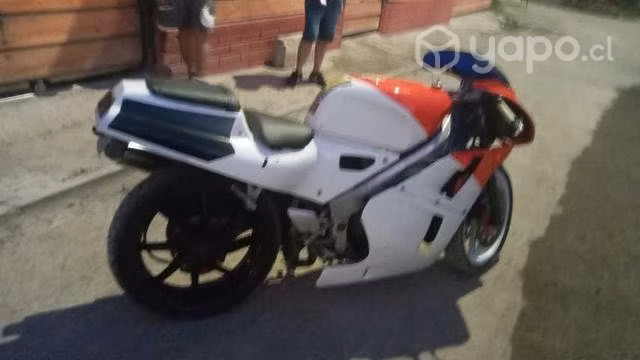 Honda nc30 Kawasaki zxr400 Peugeot 206