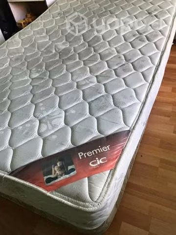 Cama en buen estado