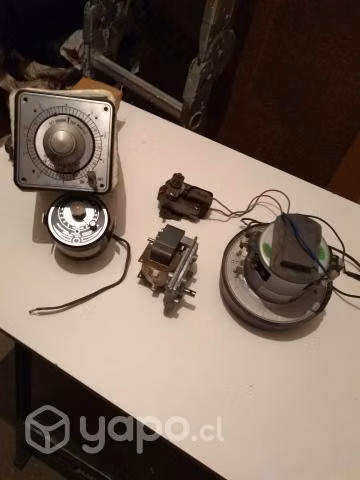 2 motores, reductor velocidad 110V y otros
