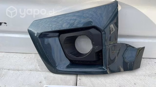 Moldura izquierda parachoque delantero chevrolet c
