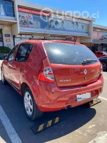Auto Renault 1.6 año 2011