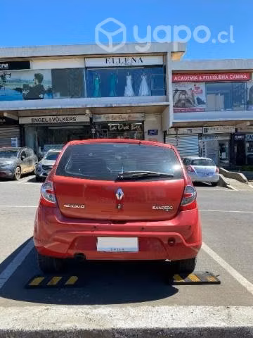 Auto Renault 1.6 año 2011