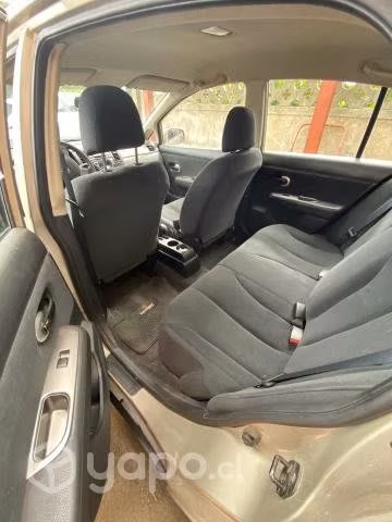 Nissan tiida 2010