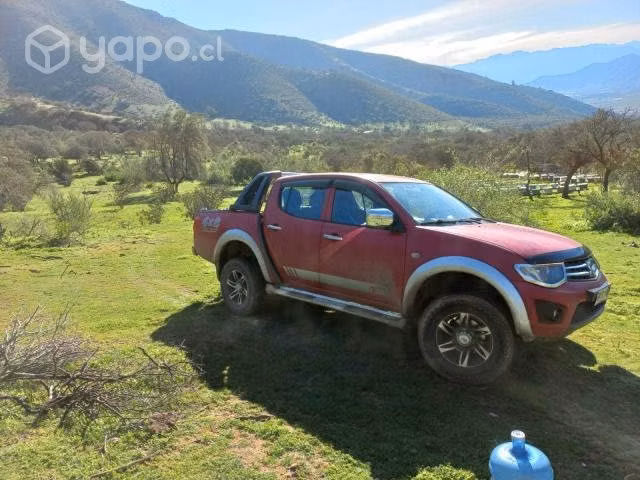 Mitsubishi l200 2014
