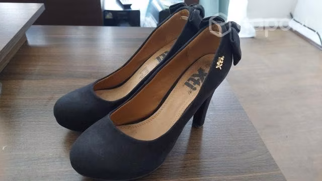 Zapato negro taco alto