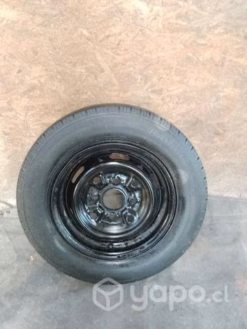 Neumático y llanta 155 r 13. C