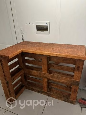 Bonita barra de madera en excelente estado