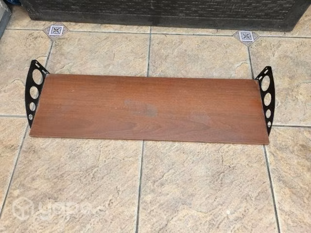 Repisa madera con asas metalicas