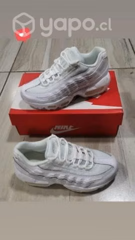 Nike air max 95 triple White. Eur 36, 23 cm, us 4y - Imagen 2