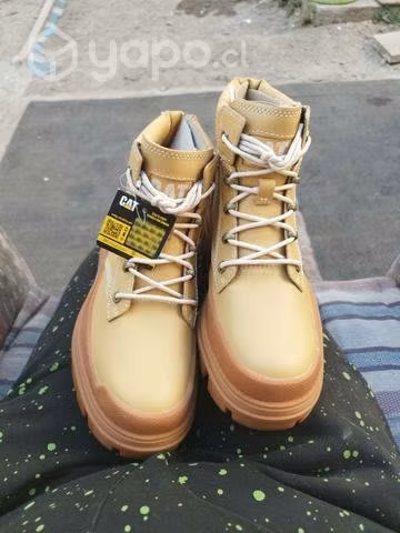 Botines con punta de fierro