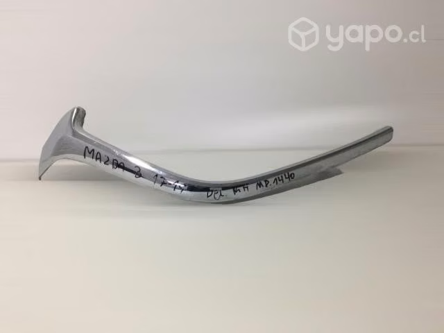 Bisel cromado de mascara rh mazda 