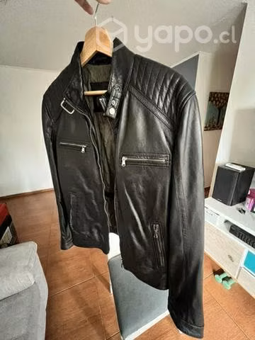 Chaqueta de cuero negra nueva