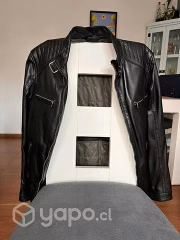 Chaqueta de cuero negra nueva