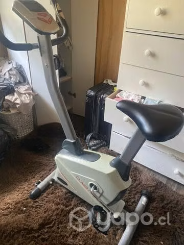 Bici estática para ejercitar en casa