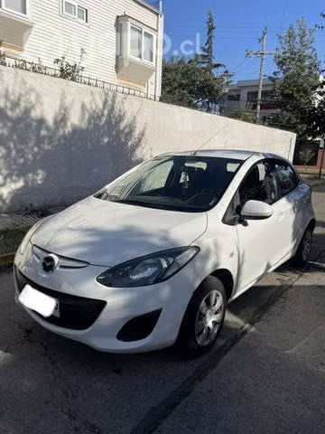 Mazda 2 full 1.5 año  km