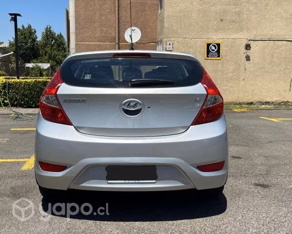 Hyundai accent hatchback (impecable) - Imagen 7