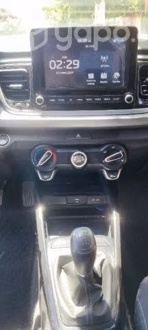 Kia Río 4 2021 versión full