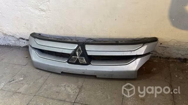 Mascara Mitsubishi L200