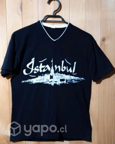 Polera tipo Corteiz