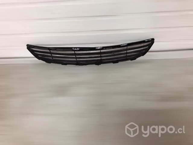 Rejilla inferior toyota yaris sedan 2007-2012