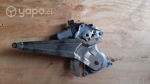 Auto Suzuki en desarme.