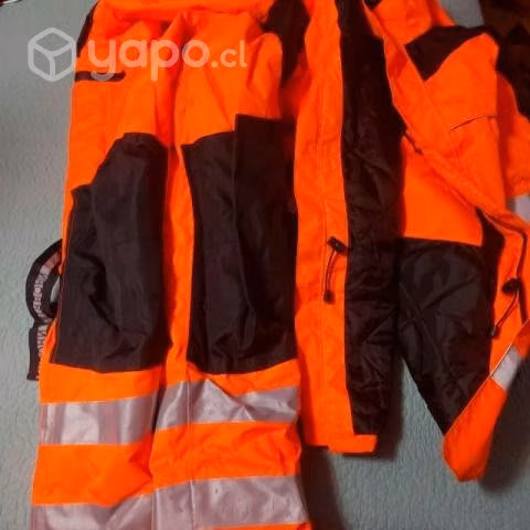 Busco térmico nuevo, pantalón y chaqueta