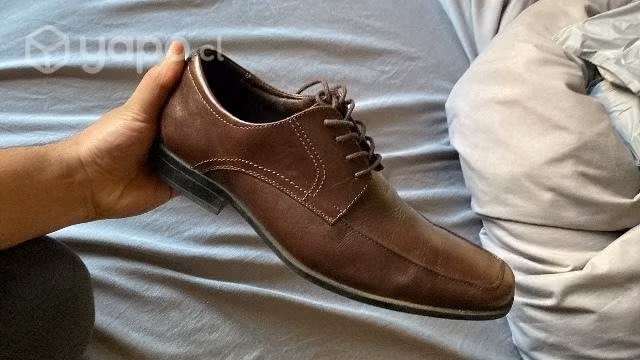 Trajes con zapatos en perfecto estado