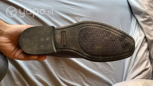 Trajes con zapatos en perfecto estado