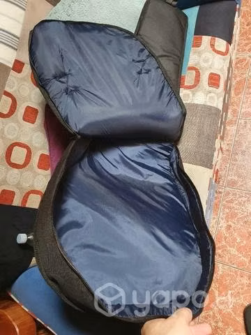 Funda de guitarra acustica sin uso
