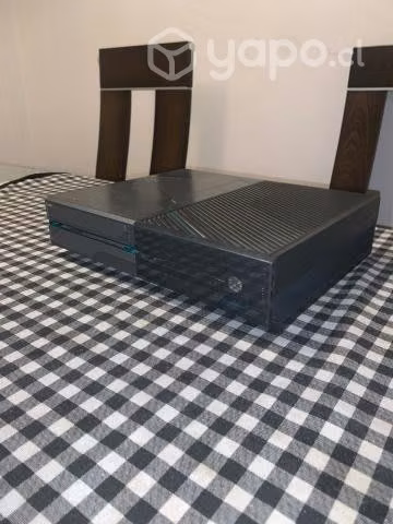 Xbox One Halo Edition + 2 controles y 8 juegos
