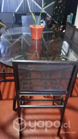 Mesa de vidrio/sillas de fierro Medidas impecable