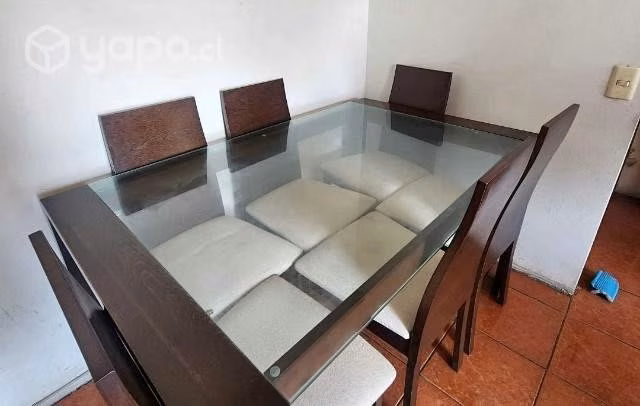 Mesa de comedor sin sillas