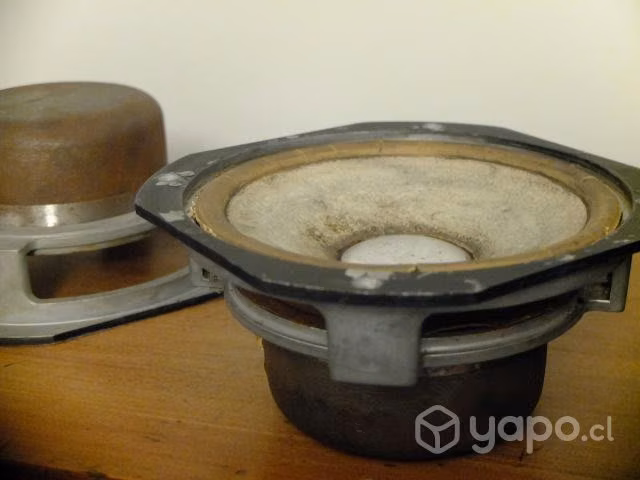 Colecciono parlantes antiguos pago efectivo