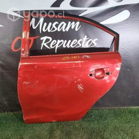 Puerta trasera izquierda toyota yaris new 2018 202