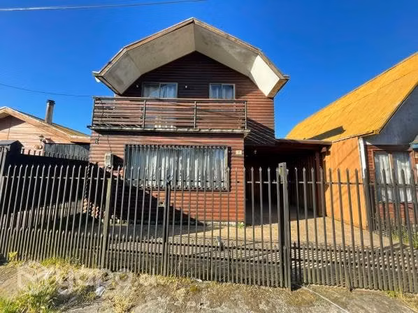 Se vende Casa ampliada de 2 pisos en Pucon