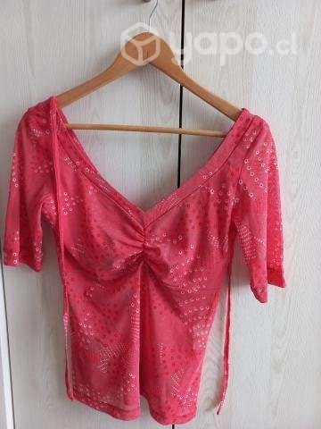 Polera marca IO. Talla M - Imagen 2