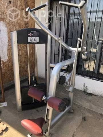 Pulldown LifeFitness modelo Integrity 140 kls