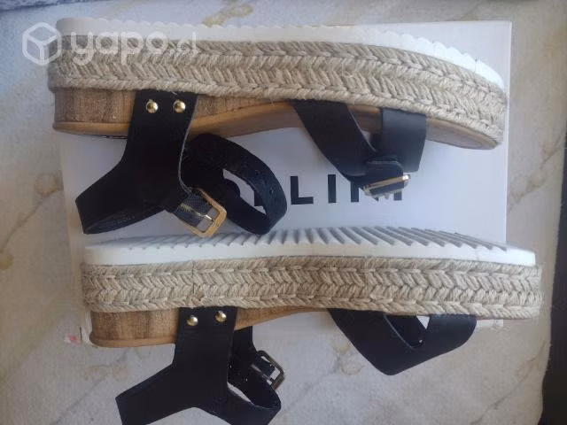 Sandalias marca POLLINI de Cuero