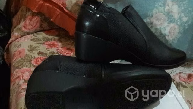 Zapatos negros nuevos - Imagen 2