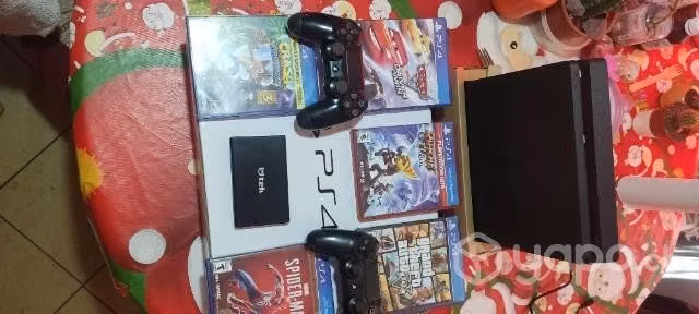 Play station 4 Slim 500 GB