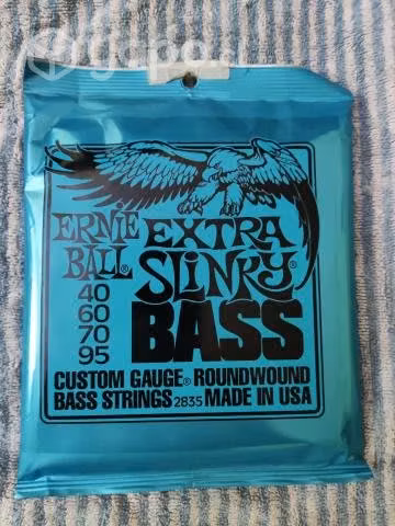 Cuerdas Ernie Ball bajo eléctrico.