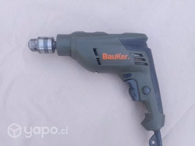 Taladro percutor BAUKER