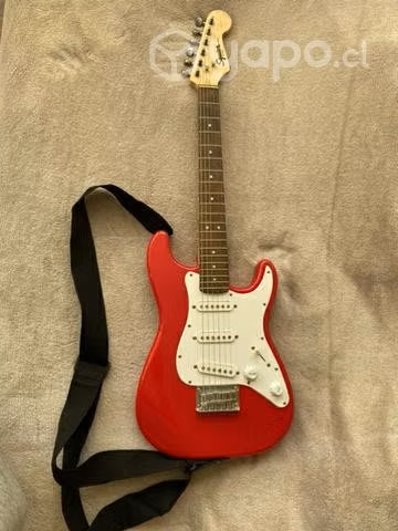 Squier Stratocaster+Amplificador, correa y cable