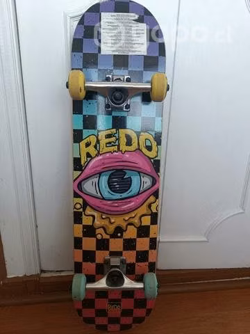 Patineta tabla skate Redo + casco